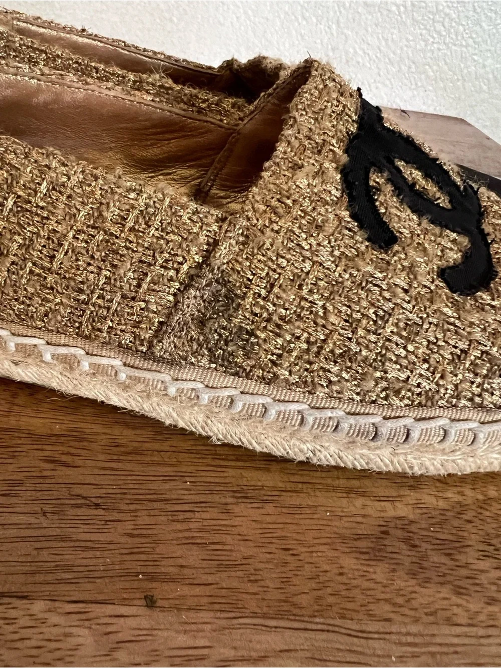 CHANEL GOLD/BLACK GLITTER WOOL CC CAP-TOE ESPADRILLES SIZE, EUR 41